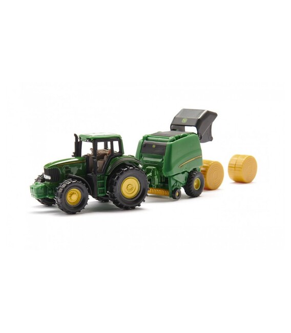Tractor John Deere cu baloți