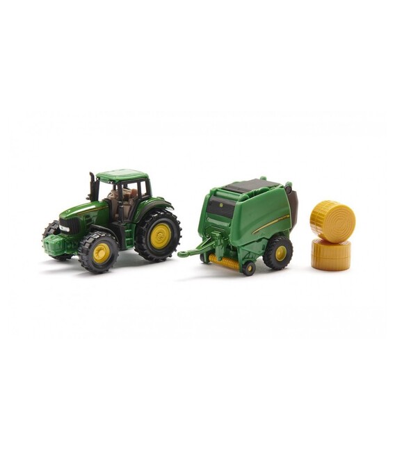 Tractor John Deere cu baloți